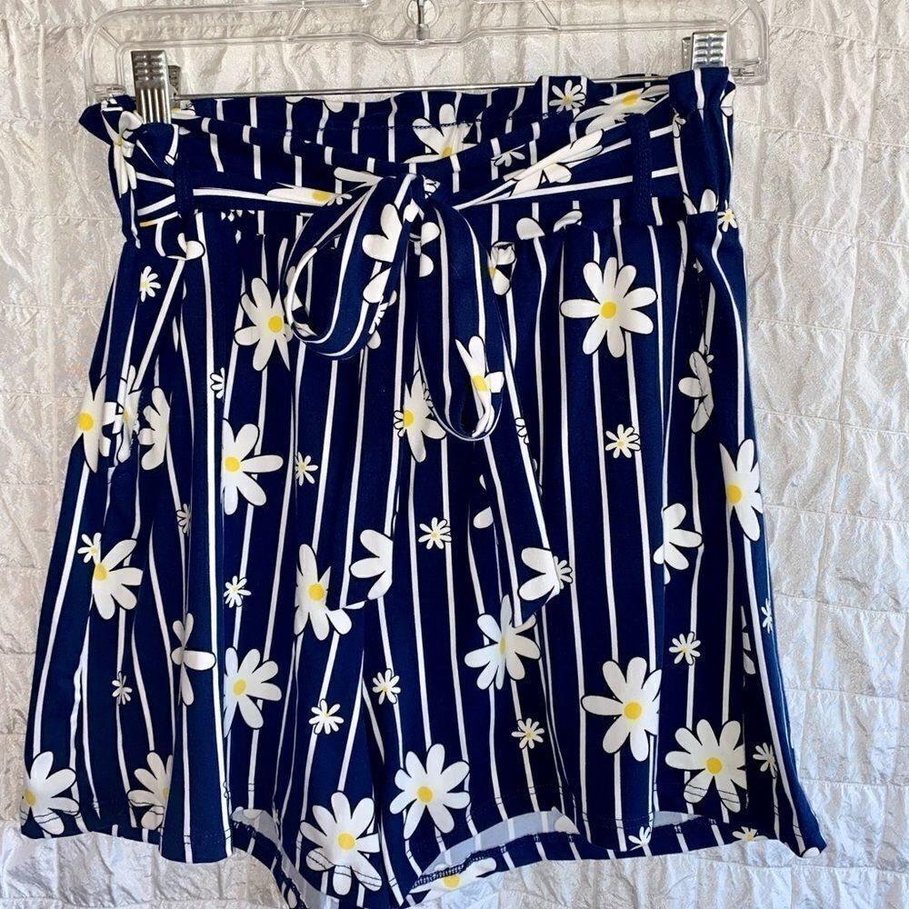 Sho sho High waist knit daisy chain shorts
